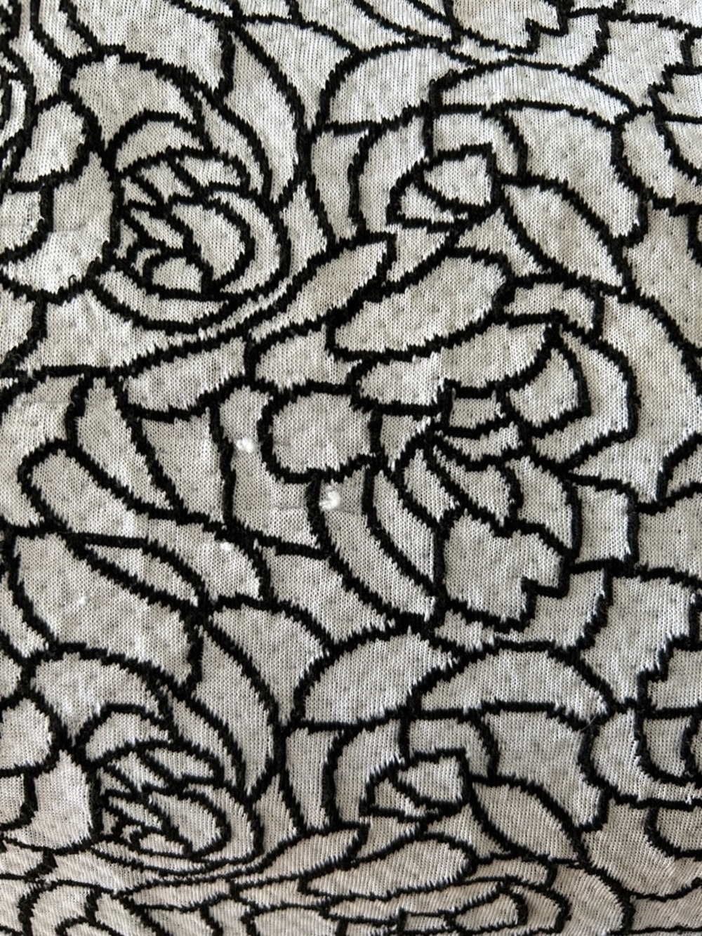 Women’s Top with pockets. Size Large. Beautiful flower design. - Picture 7 of 8